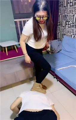 图片[4]_【伊兮夫妻】夫妻主VS绿帽奴-舔脏鞋踩踏骑马_HD绳艺资源