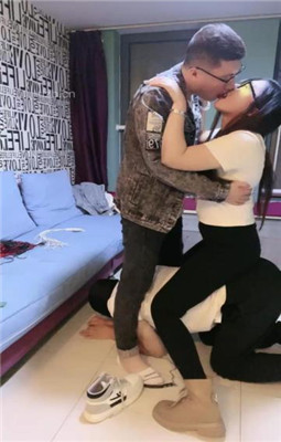 图片[9]_【伊兮夫妻】夫妻主VS绿帽奴-舔脏鞋踩踏骑马_HD绳艺资源