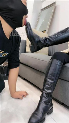 图片[3]_【辣姐】皮靴保养后奖励喂食狗罐头_HD绳艺资源