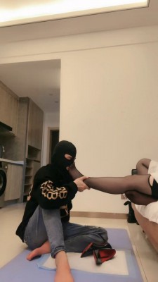 图片[3]_【不期而遇】闻舔黑丝脚/踩踏/艺术圣水虐小白狗_HD绳艺资源