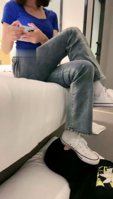 图片[2]_【娇娇】小白鞋白袜踩脚垫/近距离舔_HD绳艺资源