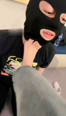 图片[8]_【娇娇】小白鞋白袜踩脚垫/近距离舔_HD绳艺资源