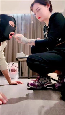 【九娘】提档/运动鞋踩踏/喝圣水_HD绳艺资源