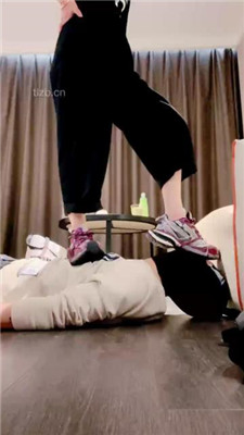 图片[9]_【九娘】提档/运动鞋踩踏/喝圣水_HD绳艺资源