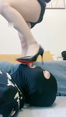 【甜一】高跟裸足恋足狂舔_HD绳艺资源