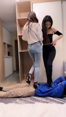 【宸宸】御姐双S高跟踩踏体育生【双视角版】_HD绳艺资源