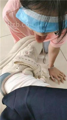 图片[9]_【爱可呀】学姐舌头清洗各种鞋/脚喂食踩舌【完整版】_HD绳艺资源