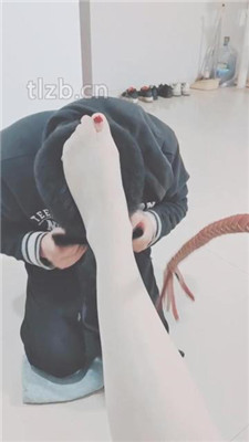 图片[8]_【美容院S】当脚垫/舔脏鞋/臭脚踩脸_HD绳艺资源