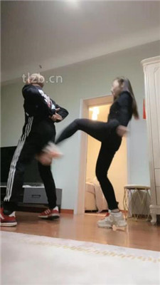 图片[2]_【魅儿】运动鞋白袜重度连环提档_HD绳艺资源