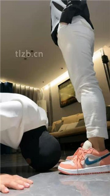 图片[5]_【辣姐】运动鞋全体重踩/船袜脚插嘴/吃袜子/口水吐脸_HD绳艺资源