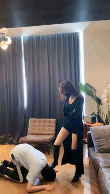 图片[2]_【美美子】双S踢裆场-高跟踩踏碾/手脚鞋底耳光_HD绳艺资源