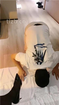 【米小唐】黑丝高跟踩恋足狗【上】_HD绳艺资源