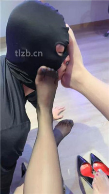 图片[12]_【潘妮绳艺导师】双S-丝袜美腿诱惑踩地毯狗【双视角版】_HD绳艺资源