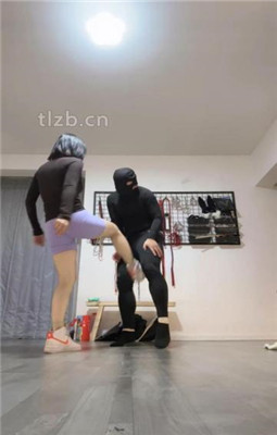 图片[12]_【朱砂痣】滚轮虐肚/踩狗爪/训练臭脚捂脸/踩踏耳光_HD绳艺资源