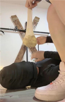 图片[16]_【朱砂痣】滚轮虐肚/踩狗爪/训练臭脚捂脸/踩踏耳光_HD绳艺资源