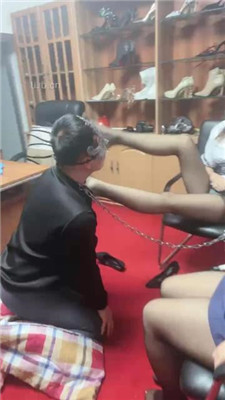 图片[4]_【亿姐】双S-闻舔黑丝脚/踩踏踢踹/骑马喂口水_HD绳艺资源