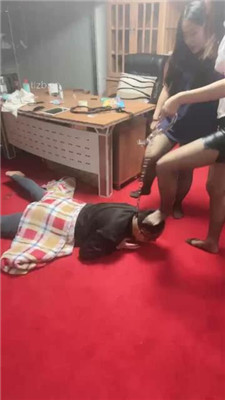 图片[17]_【亿姐】双S-闻舔黑丝脚/踩踏踢踹/骑马喂口水_HD绳艺资源