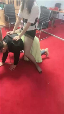 图片[18]_【亿姐】双S-闻舔黑丝脚/踩踏踢踹/骑马喂口水_HD绳艺资源