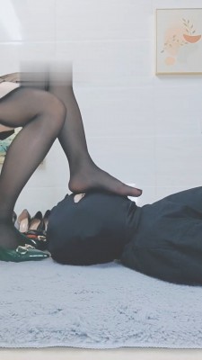 图片[2]_【灵竹】黑丝脚深喉恋足舔_HD绳艺资源