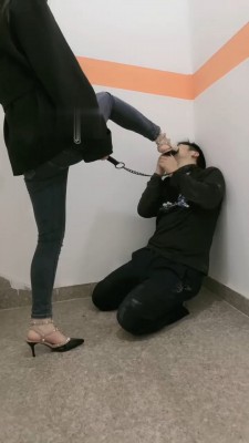 图片[7]_【桃幼幼】户外楼道遛狗-铆钉高跟踩踏_HD绳艺资源