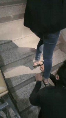 图片[13]_【桃幼幼】户外楼道遛狗-铆钉高跟踩踏_HD绳艺资源