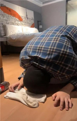 图片[11]_【绝美兔绳艺导师】喝洗脚水/跪舔脏鞋白袜_HD绳艺资源