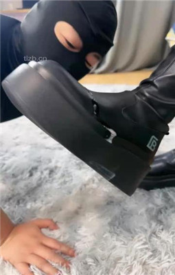 【肉肉】吐口水裸足舔/转胯长靴踩/闻白袜_HD绳艺资源