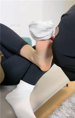 图片[17]_【肉肉】吐口水裸足舔/转胯长靴踩/闻白袜_HD绳艺资源