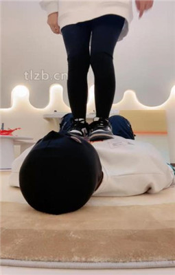 【海绵大大】臀部坐头/运动鞋白棉袜踩踏/转胯/灌圣水_HD绳艺资源