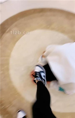 图片[12]_【海绵大大】臀部坐头/运动鞋白棉袜踩踏/转胯/灌圣水_HD绳艺资源