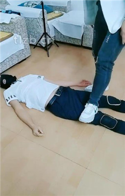 图片[11]_【广东迪迪】素人绳艺导师-跑鞋踩踏/耳光/骑马_HD绳艺资源