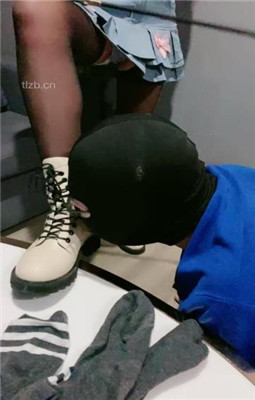 【赵奈奈】舔短靴脏鞋底/转胯踢踹/骑马_HD绳艺资源