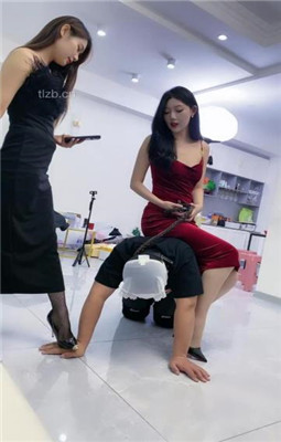 图片[10]_【麋鹿银儿】骑马爬行/内裤套头/高跟踩/喝圣水舔口水_HD绳艺资源