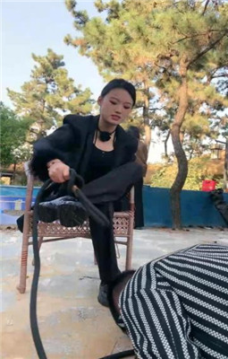 【佳琳】户外犬化-吃野草-遛狗转胯-舔泥巴脏鞋底_HD绳艺资源