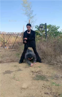 图片[9]_【佳琳】户外犬化-吃野草-遛狗转胯-舔泥巴脏鞋底_HD绳艺资源