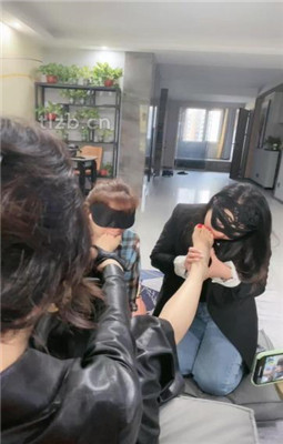 【歌迪丝】双母畜下跪伺候主人_HD绳艺资源