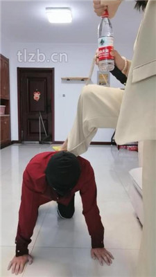 图片[2]_【凌儿女神】贱奴下跪做家务/高跟踩_HD绳艺资源