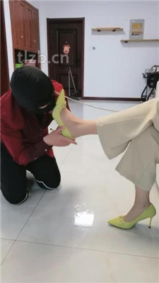 图片[5]_【凌儿女神】贱奴下跪做家务/高跟踩_HD绳艺资源