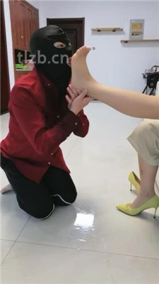 图片[6]_【凌儿女神】贱奴下跪做家务/高跟踩_HD绳艺资源