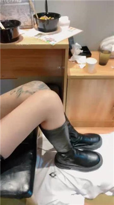 【陈甜女帝】长靴原味船袜jio踩地毯狗_HD绳艺资源