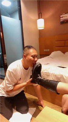 图片[8]_【陈甜女帝】长靴原味船袜jio踩地毯狗_HD绳艺资源