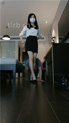 【米小唐】长靴高跟全体重踩/跪舔闻肉丝脚/胯下辱_HD绳艺资源