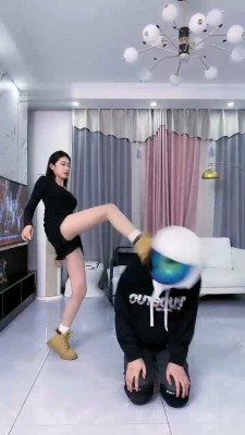 【麋鹿银儿】超高难度挑战踢踹/闻臭白袜/人形马桶_HD绳艺资源