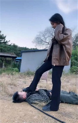 图片[7]_【允薇】庄园清理女主脏泥靴底/训练飞踹踩踏_HD绳艺资源