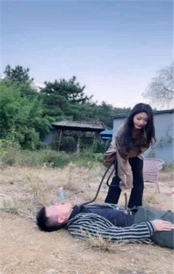 图片[9]_【允薇】庄园清理女主脏泥靴底/训练飞踹踩踏_HD绳艺资源