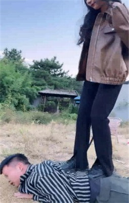 图片[10]_【允薇】庄园清理女主脏泥靴底/训练飞踹踩踏_HD绳艺资源