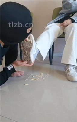 图片[3]_【吴迪】素人小姐姐-闻鞋闻jio/踩踏喂食-舔脚_HD绳艺资源