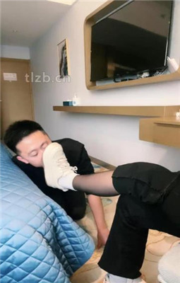 【绝美兔绳艺导师】小白鞋白袜配黑丝虐贱奴_HD绳艺资源