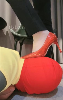 图片[2]_【安安】舔臭脚/红高跟踩踏喂食_HD绳艺资源