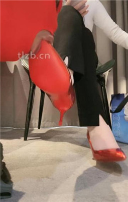 图片[3]_【安安】舔臭脚/红高跟踩踏喂食_HD绳艺资源